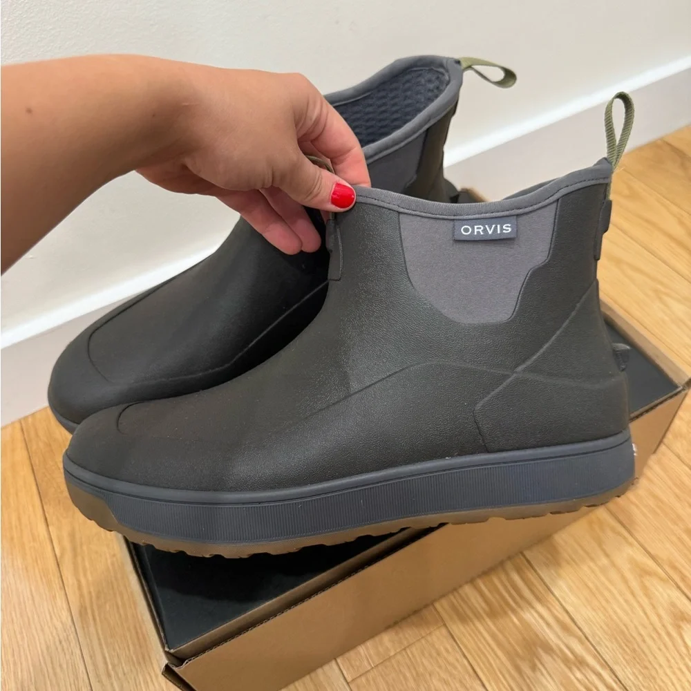 Orvis Tarmac Pro Deck Boots in Dark Grey with Brown Sole